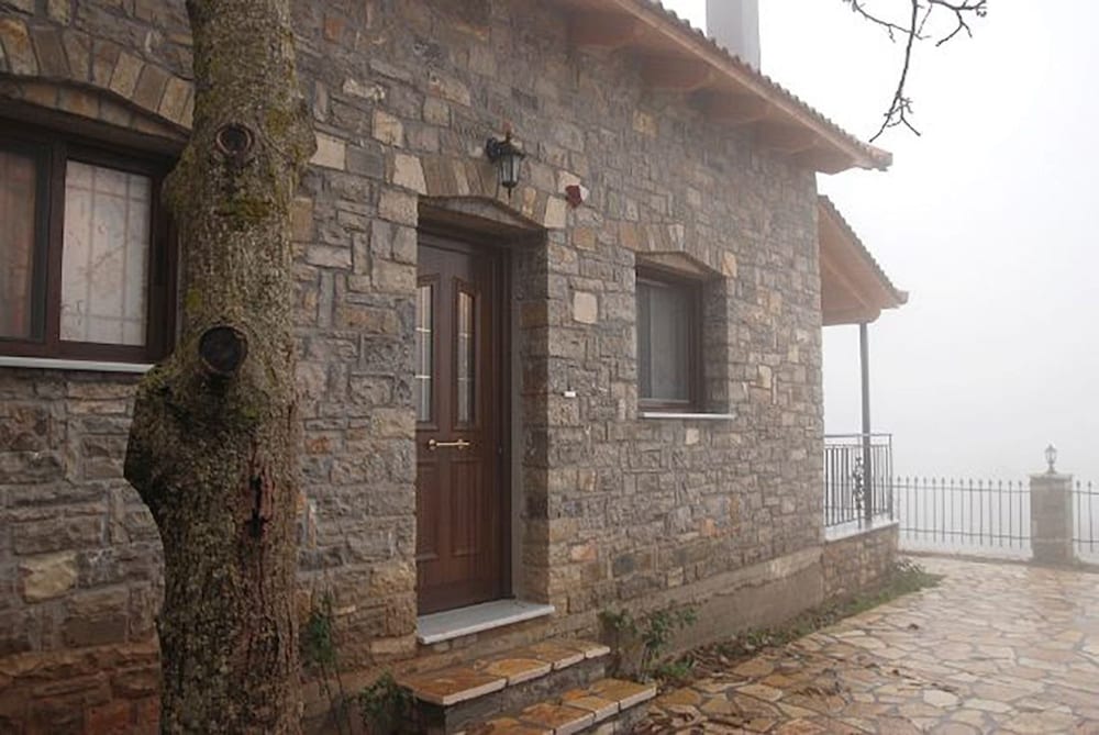 Oreini Nafpaktia Houses view 4