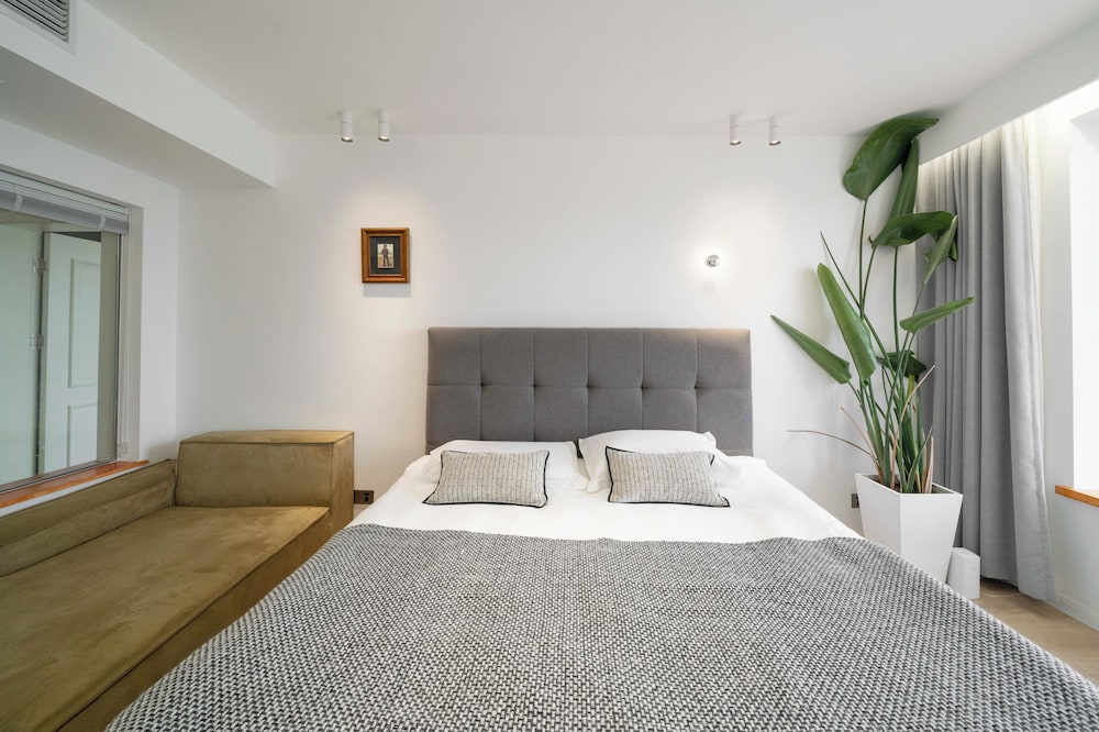Book and Bed - SML Center