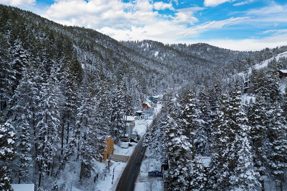 Parkview Mountain House Luxury Ski Home w/ Hot Tub Near Trails & Downtown