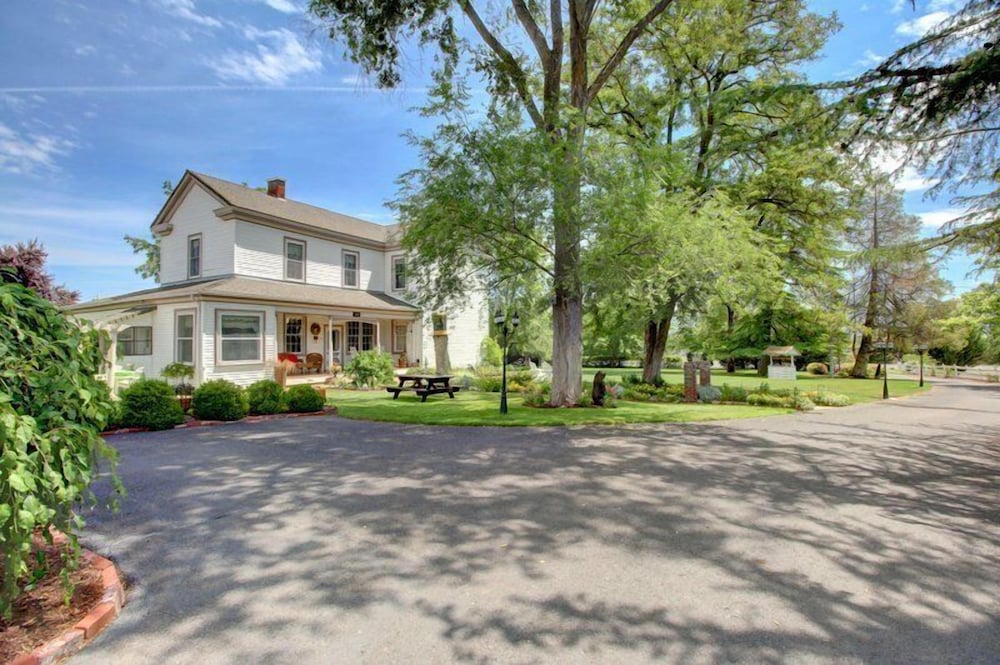 Bybee's Historic Inn