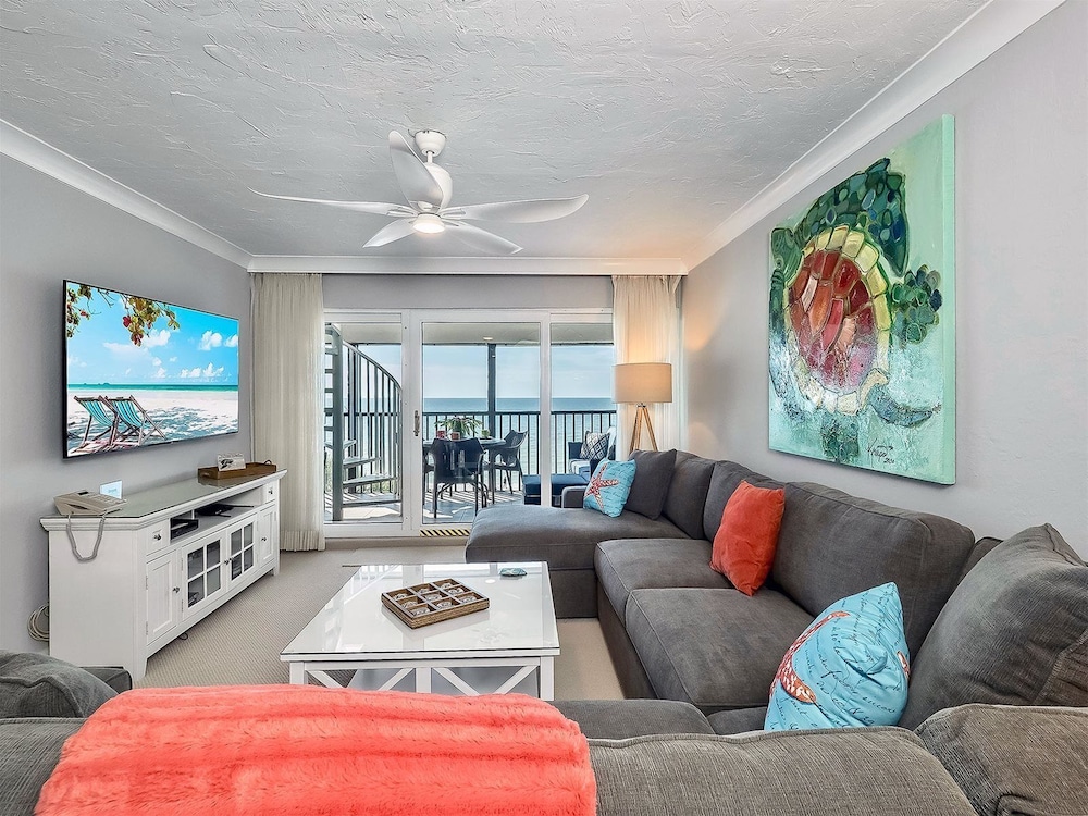 Pointe Santo Condos by Dream Vacation Rentals