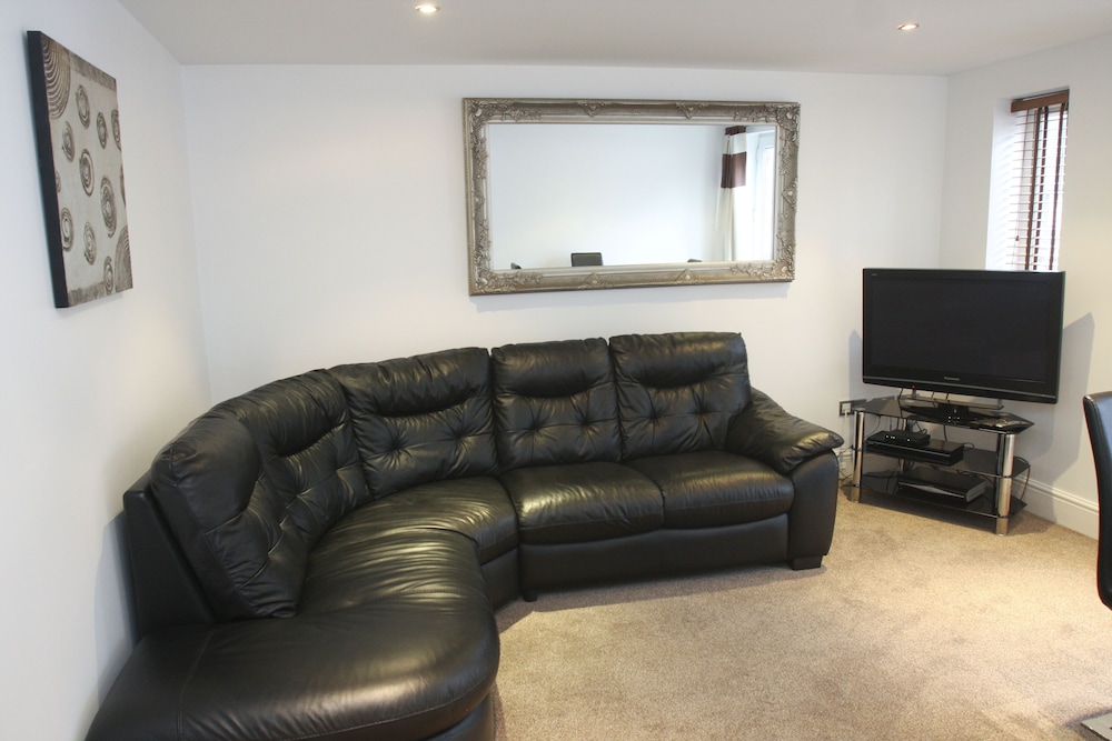 2 Bed Apt in Chorleywood Near Station