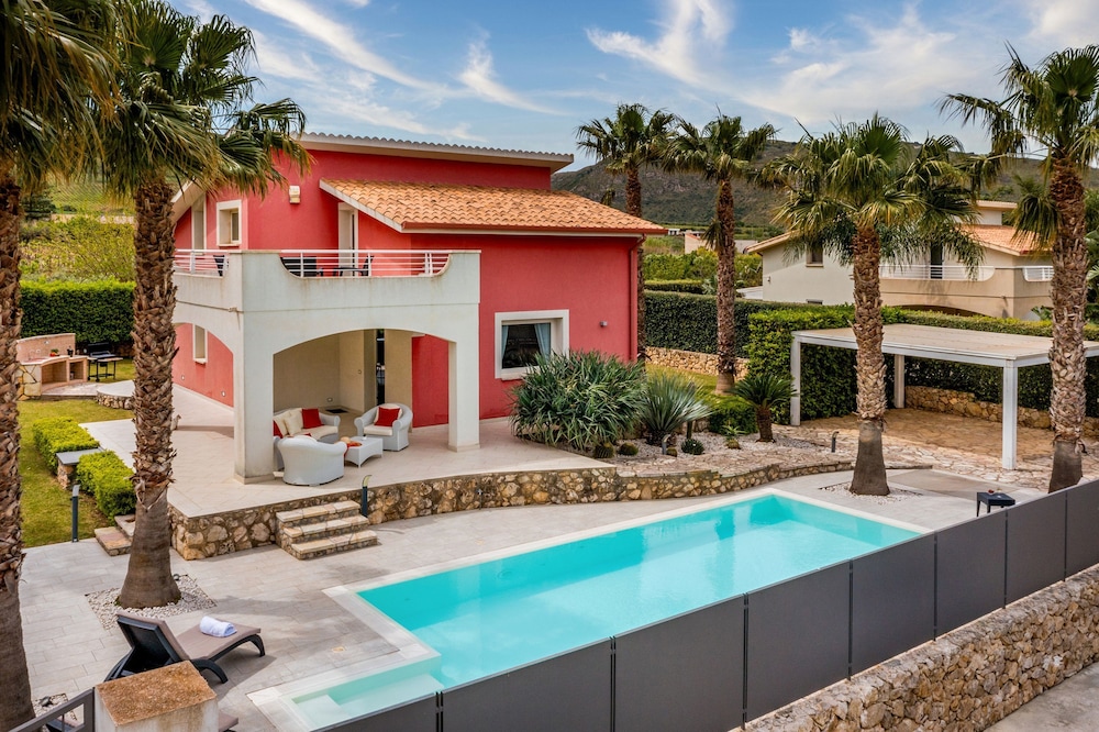 Villa Jacqueline con Piscina Privata 8 Posti Letto