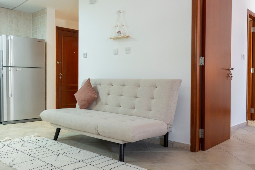 Cozy 1-bedroom Apartment for 5 in Motor City