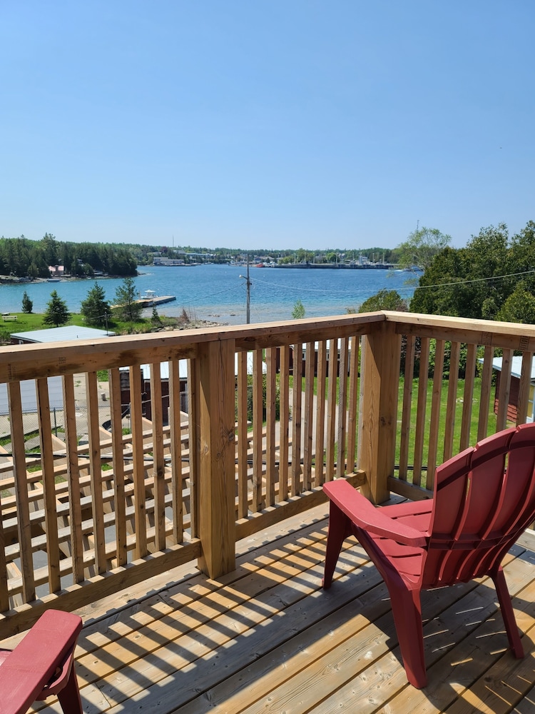 Tobermory Inn & Suites