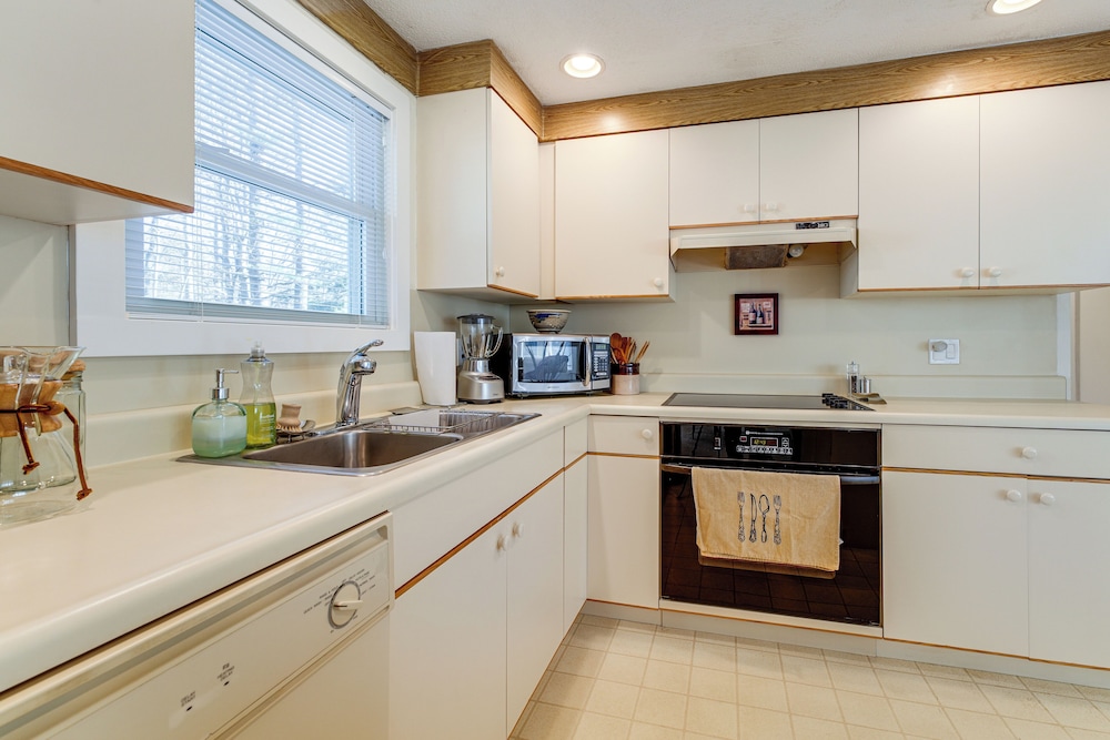 1 Mi to Maine Street! Mcm-style Home in Brunswick, photo 11