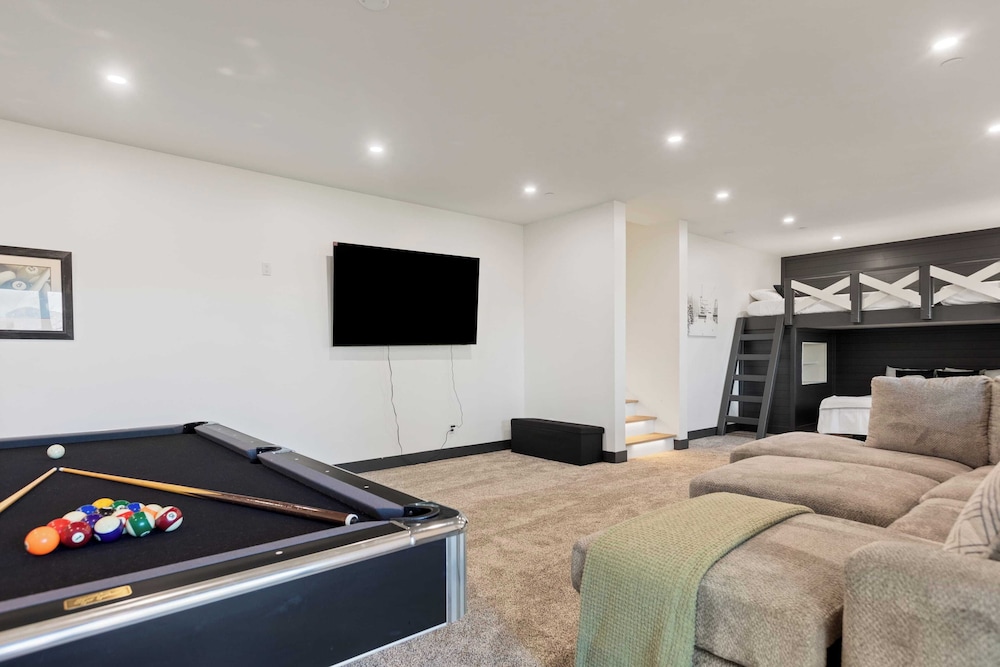 Modern Lodge Near Lake, Village, & Snow Summit Game Room, Decks, Firepit, Views
