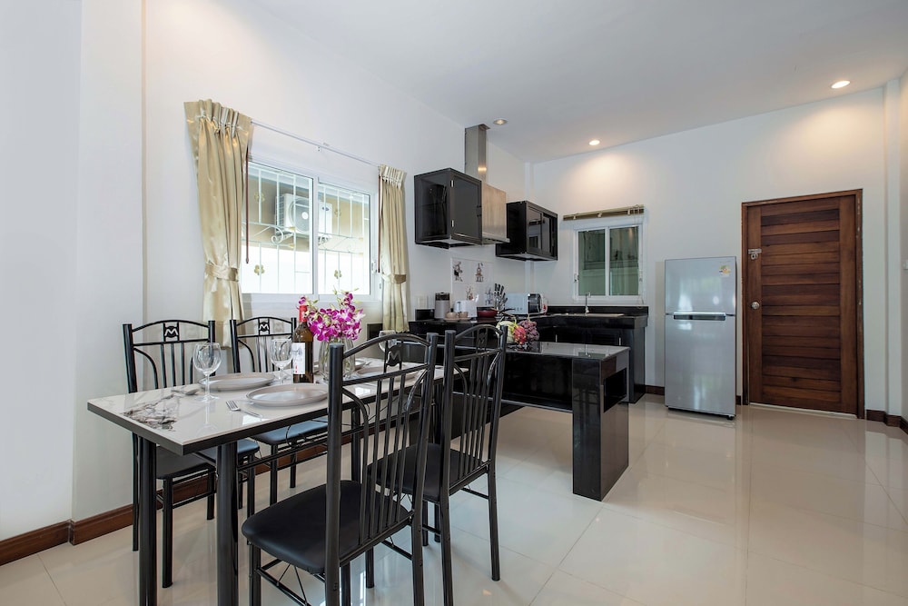 Holiday 2BR Jacuzzi Pool Villa Lancelot3