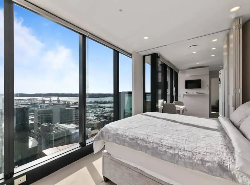 Sun Kissed Apartment With Panoramic Views photo 4