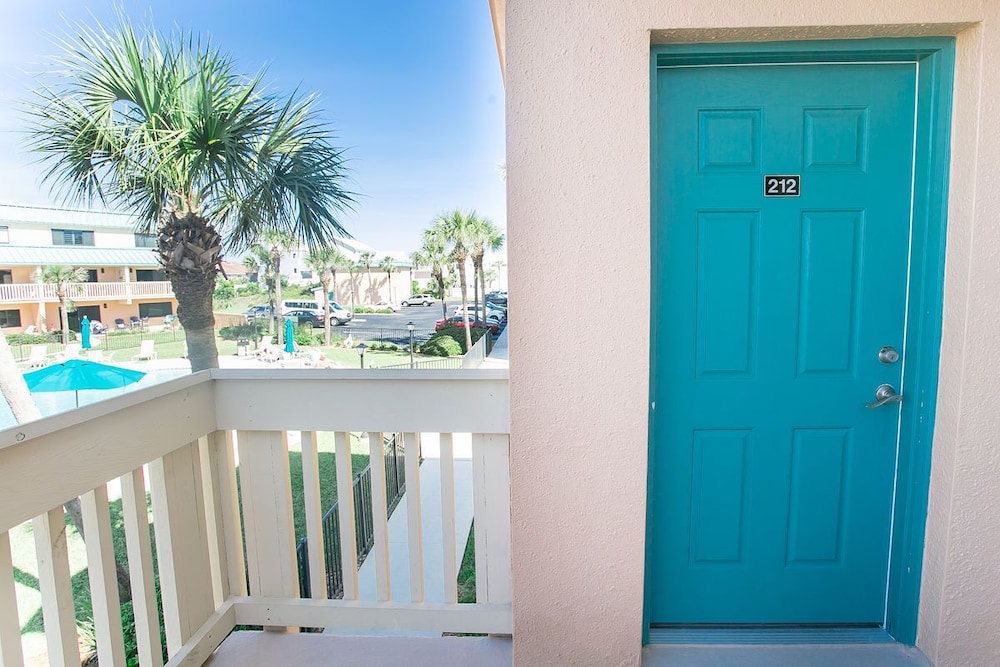 SEA Haven 212 [3/2.5] Free Activities! & Oceanfront Wifi Pool view 4