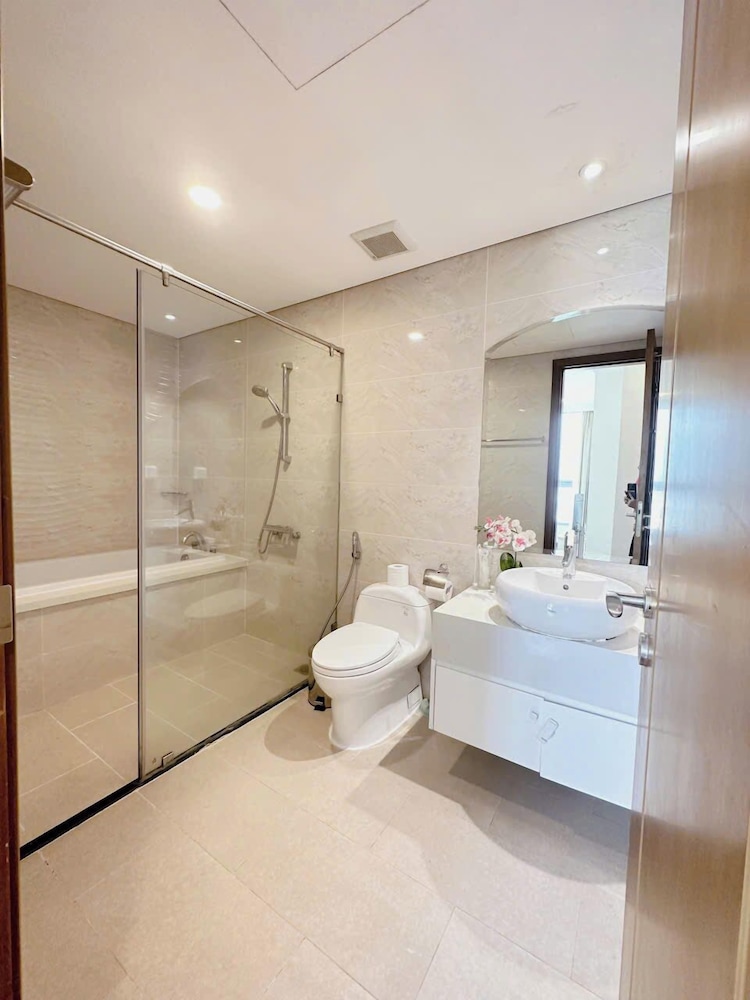 The Aquamarine Landmark Suites - Poolside Access at L4B
