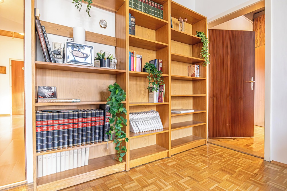 Family 2BR Apartment with Living Room