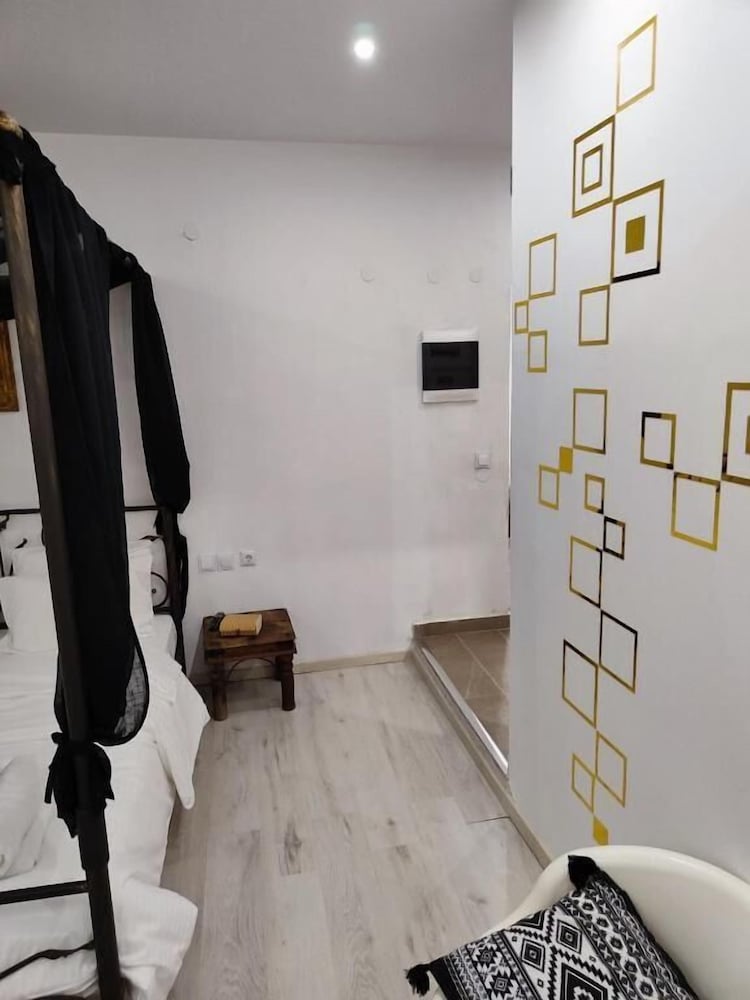 Anchor Suites