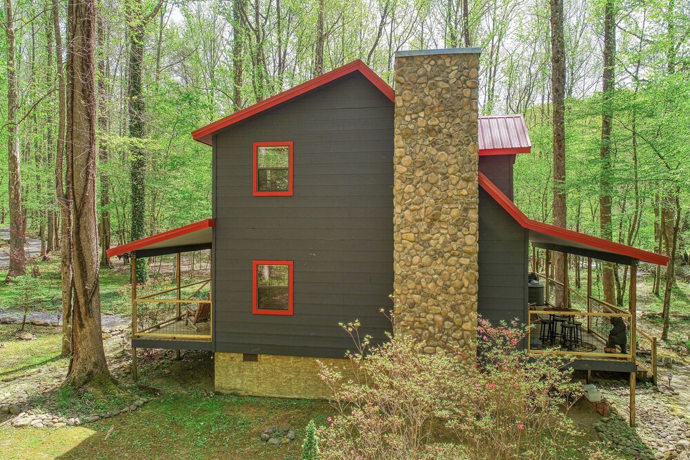 Elk Run On Cosby Creek - 2 Bedrooms, 2 Baths, Sleeps 7 Cabin by RedAwning