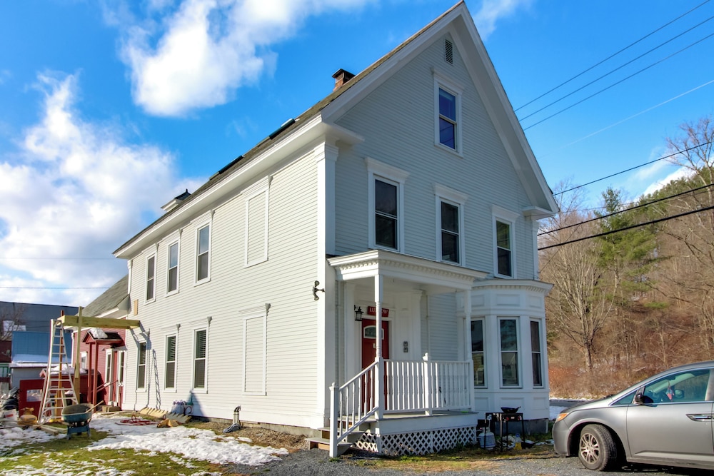 All-season Ludlow Apartment: 3 Mi to Okemo Resort! view 5