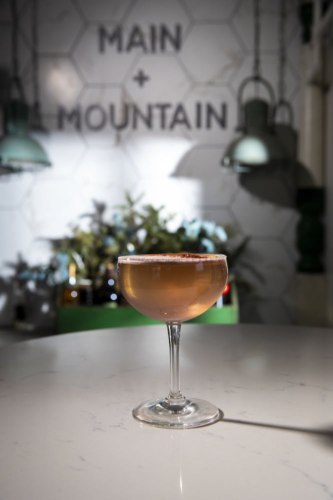 Main and Mountain Bar & Motel