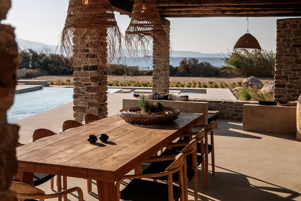 Villa Anamnisis With 5 Bedrooms and 5 5 Bathrooms