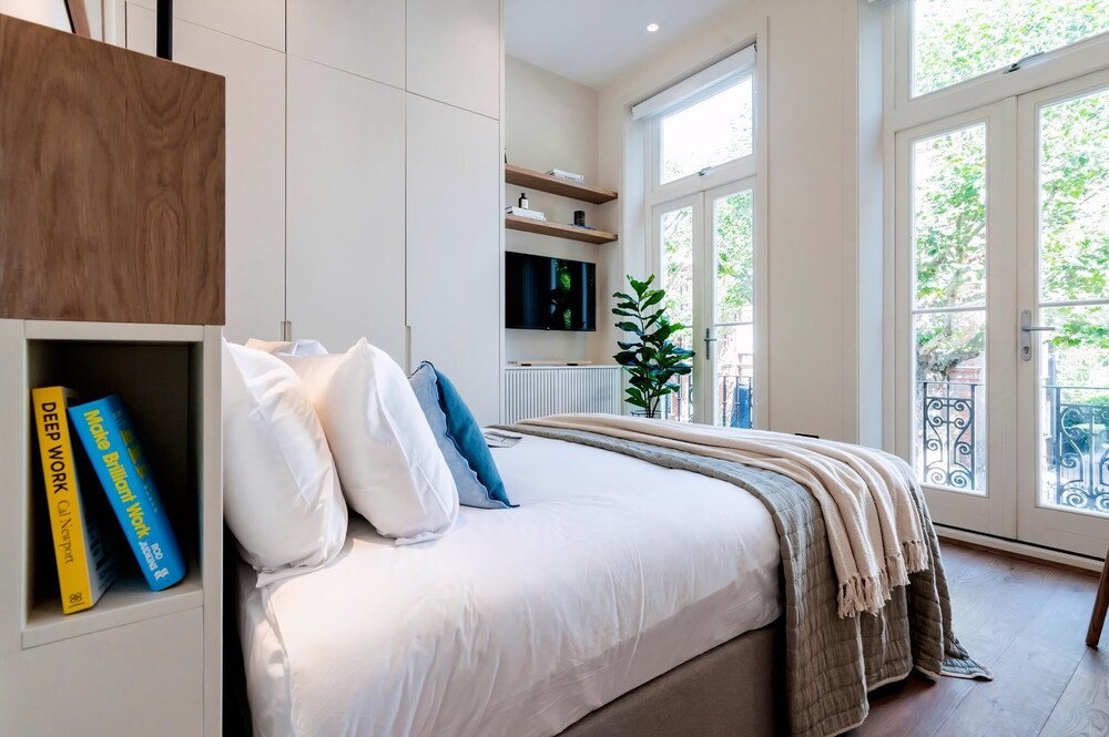 Stunning Studio Apartment, Moments From Earls Court Station