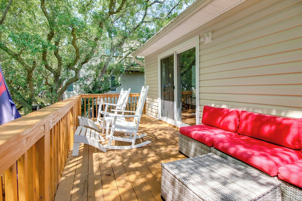 Walk to North Topsail Shores: Beach House w/ Gear!