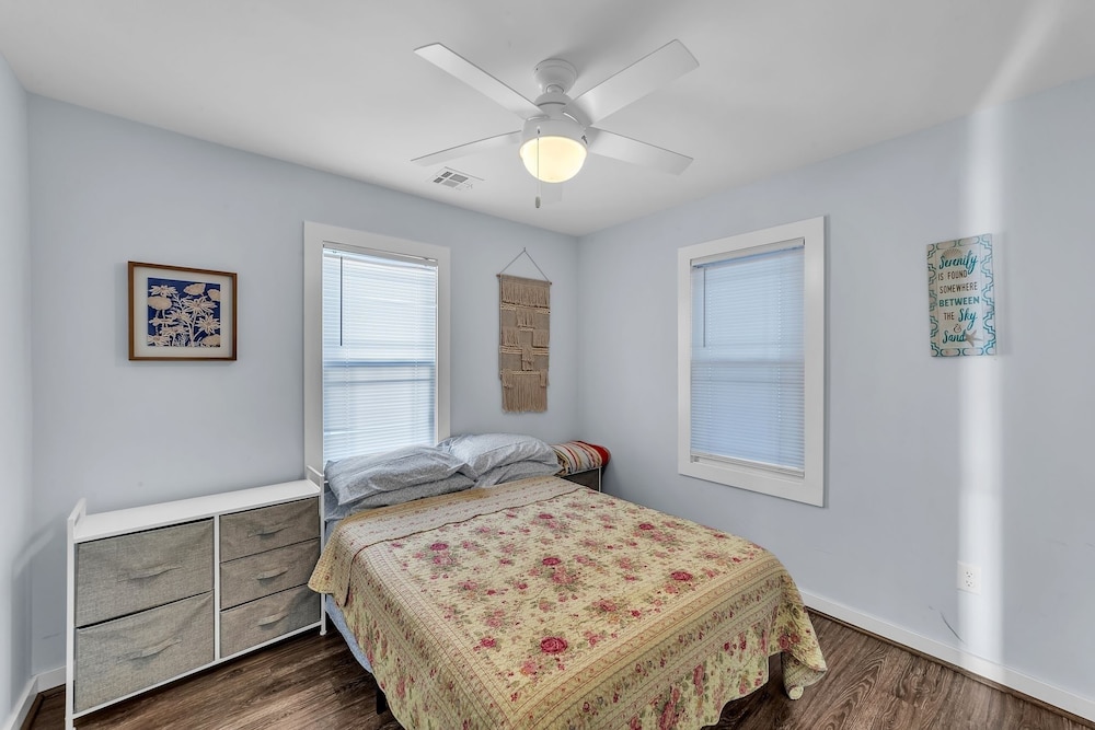 Cozy 3-br Retreat, Four Blocks To Beach & Boardwalk 3 Bedroom Home
