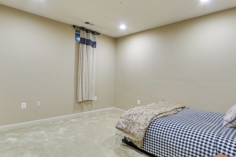Clarksburg Getaway Near DC + Baltimore Sights!