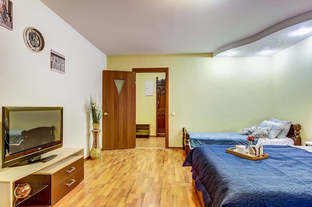 Apartment Vesta Savushkina view 3