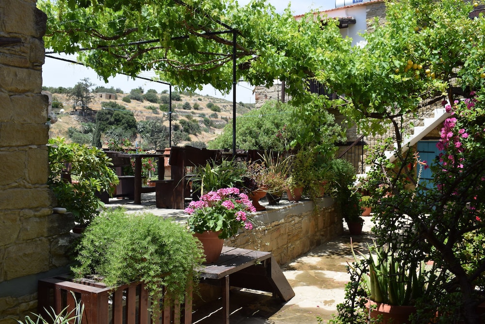 Hotel Vasilopoulos House - Image 1