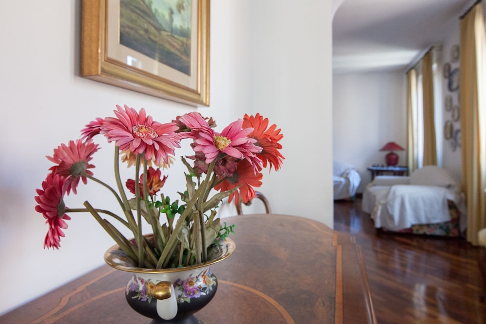 Beautiful Roman Apartment Next To Trevi Fountain
