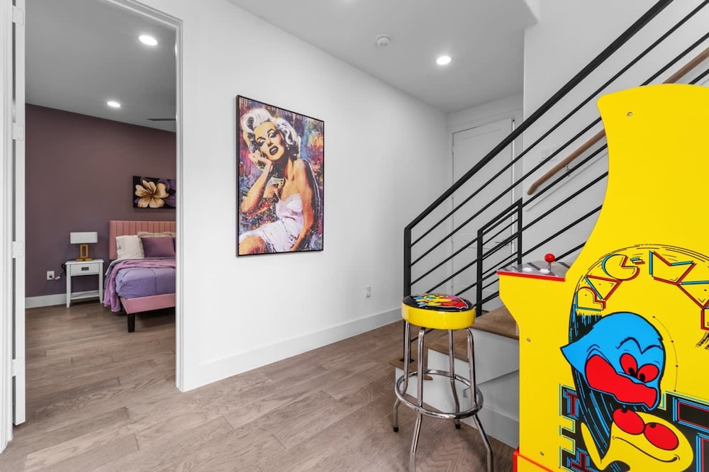 Perfect Houston Group Stay for 12 With 6 Beds 6 Baths