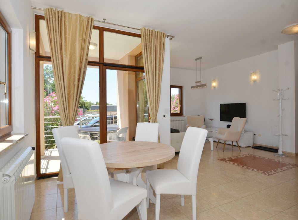 Elegant and Brigth Corner Apartments