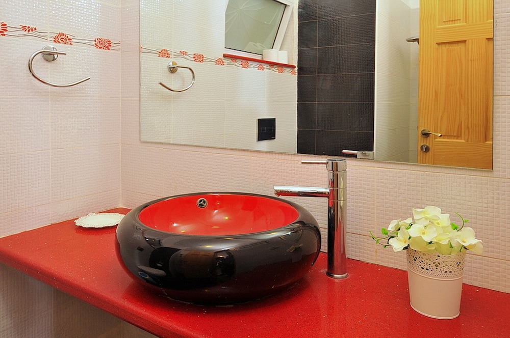 Mul Kineret Suites