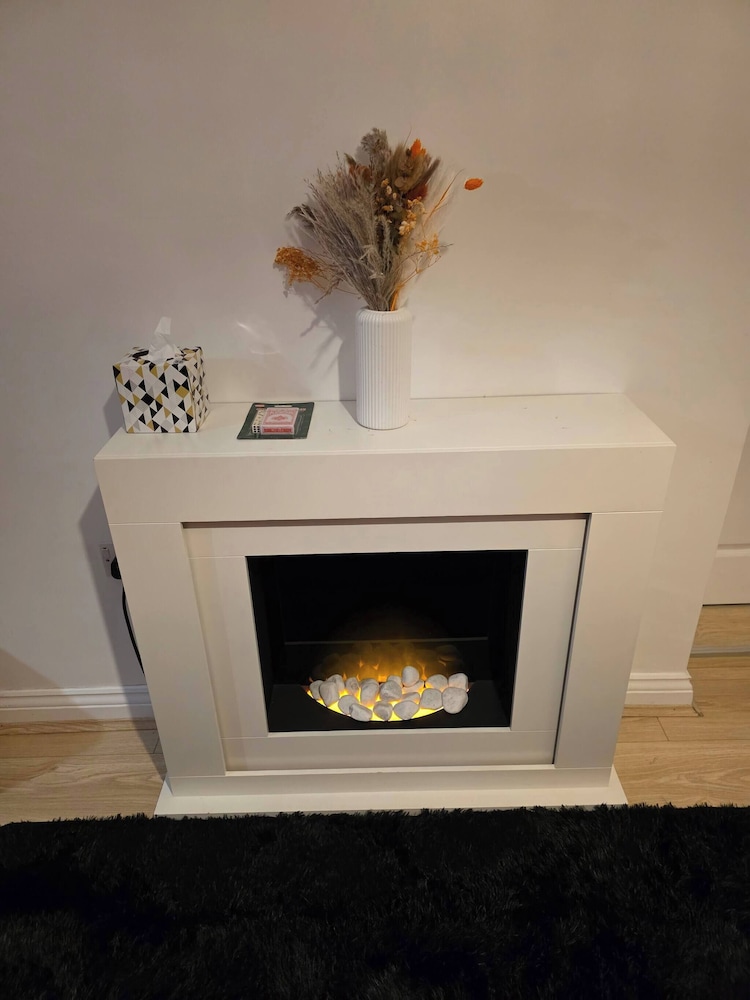 Spacious 3 Bed 2 Baths Free Wifi Central Location