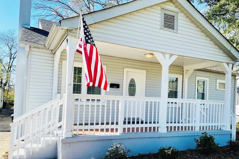 83rd Street Comfy Cottage
