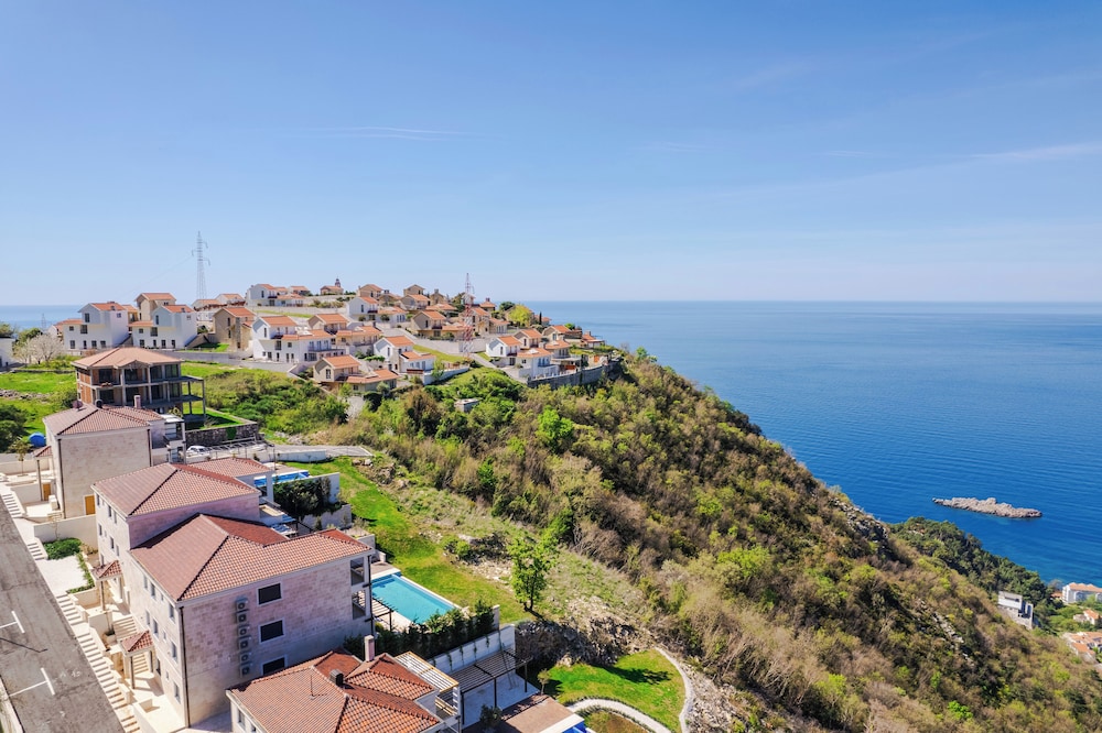 Monte Living by In Property photo 3