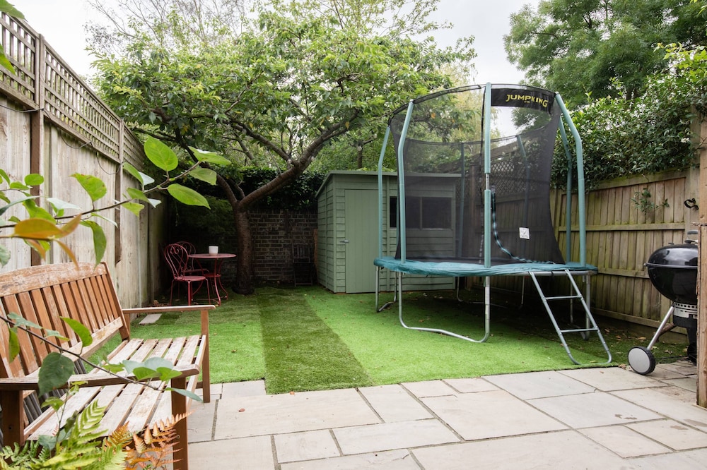 Brewster Gardens III by Onefinestay