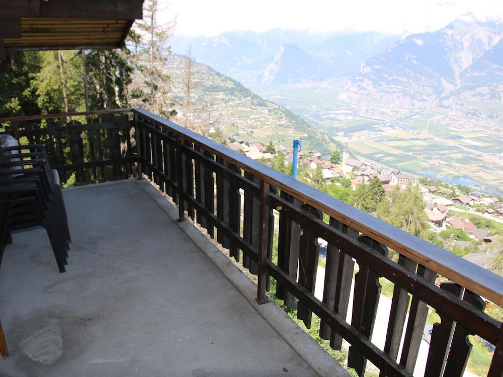 Stunning Apartment in Heart of Valley