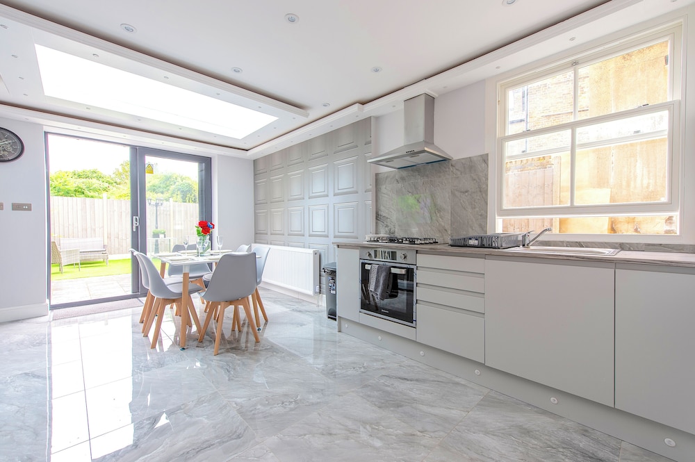 The Pond House - Ensuite Rooms
