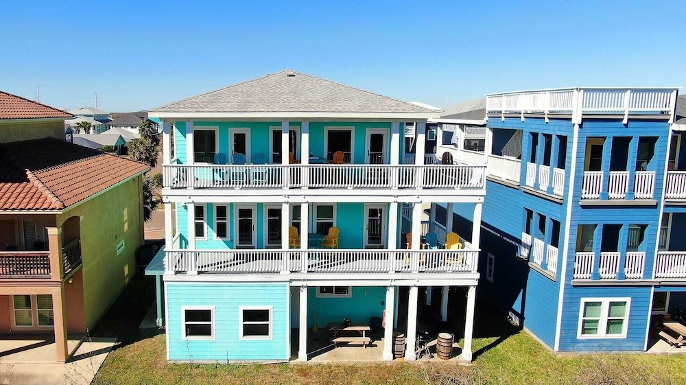 Coastal Soiree Ocean Views, Game Room, & Steps From Port Aransas Beaches