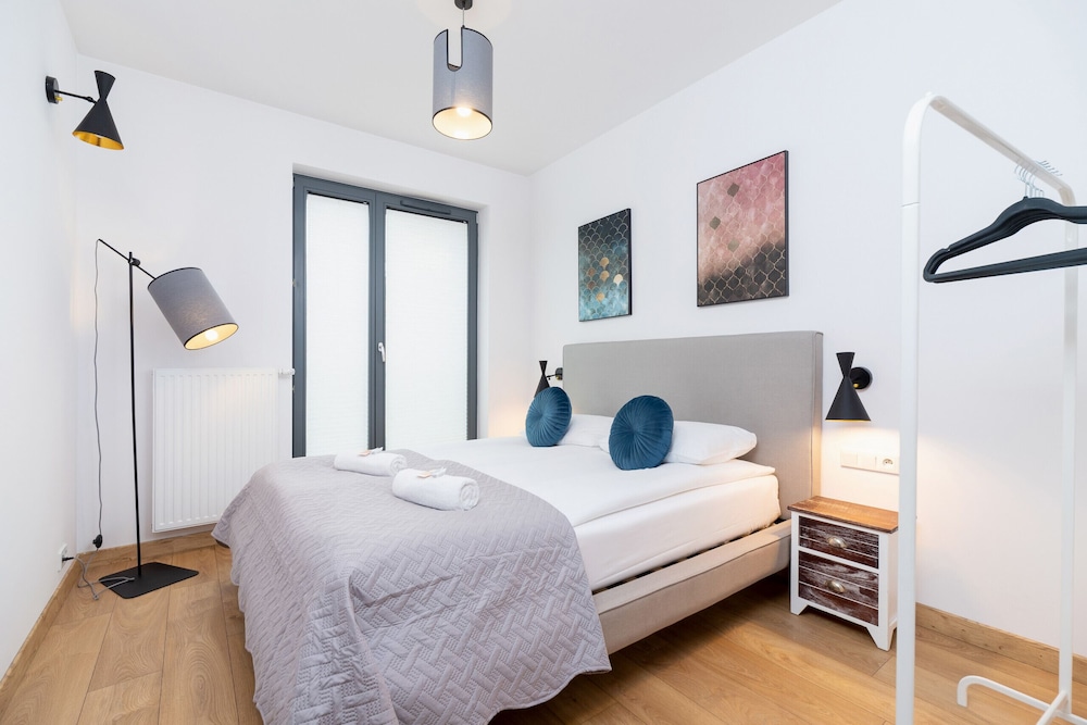 Apartment Nadwislanska Cracow by Renters view 4