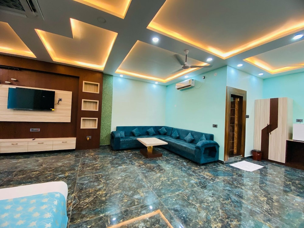 VRINDA HERITAGE HOTEL & BANQUET HALL