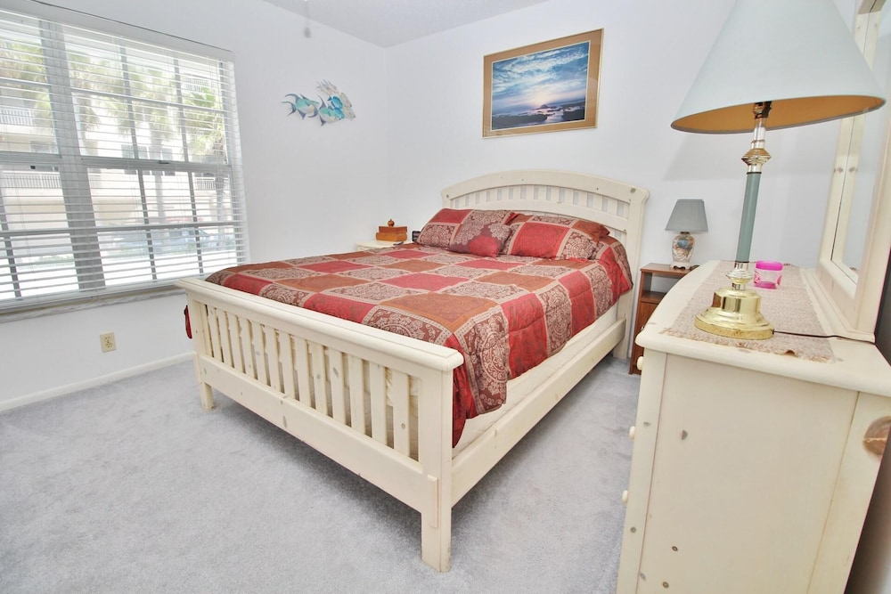 Colony Beach Club 207