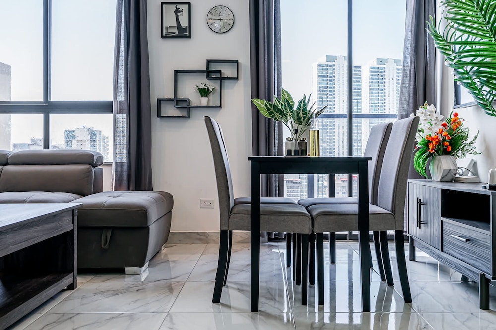 w Brilliant 1BR w Beautiful View in Calle 50