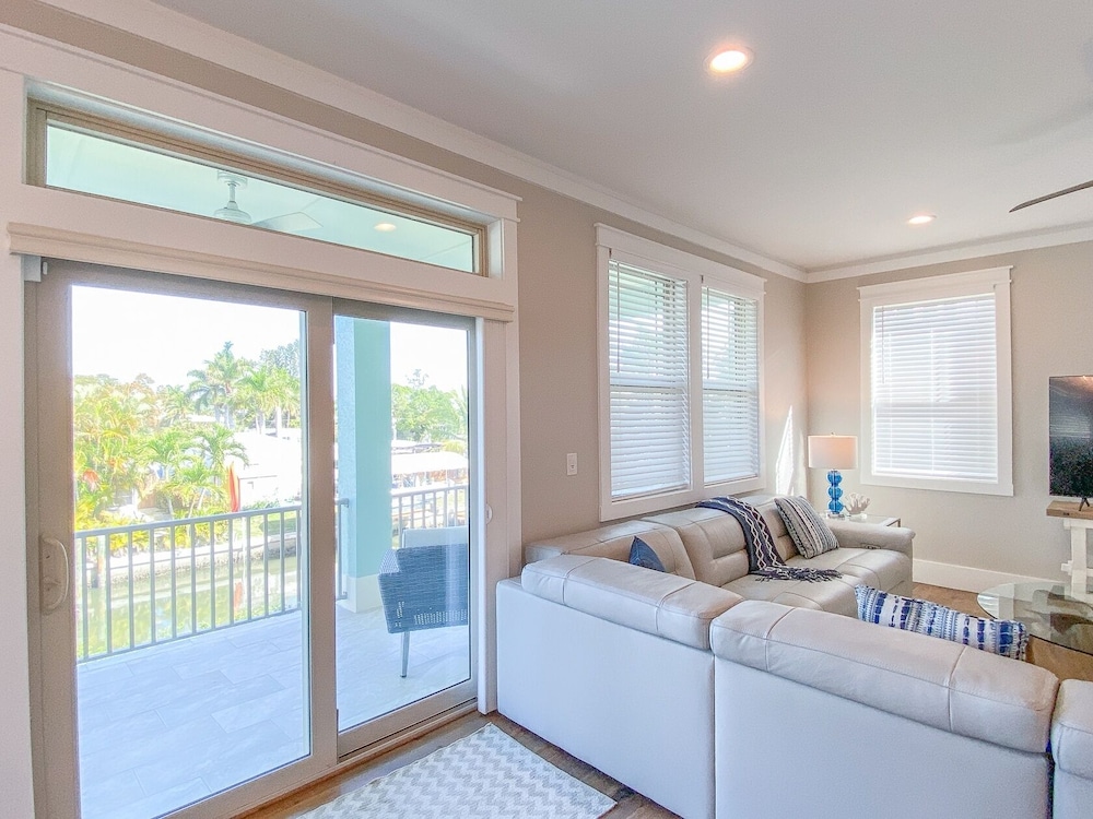 135 Island Escape: 5br Home W/ Pool And Spa! 5 Bedroom Home