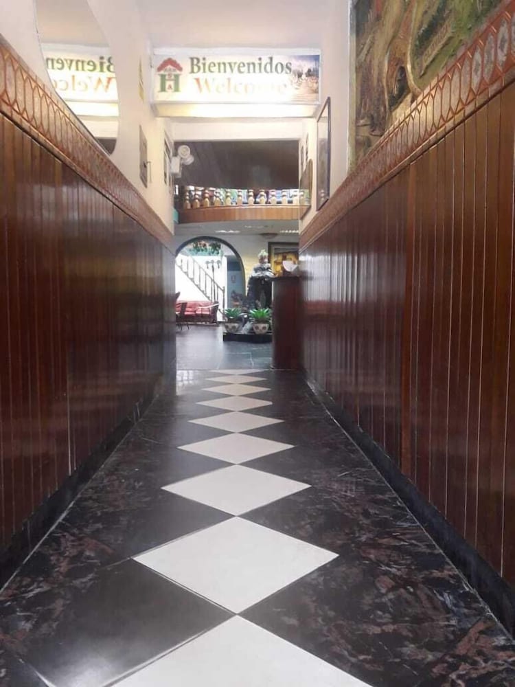 Hostal Santa Apolonia
