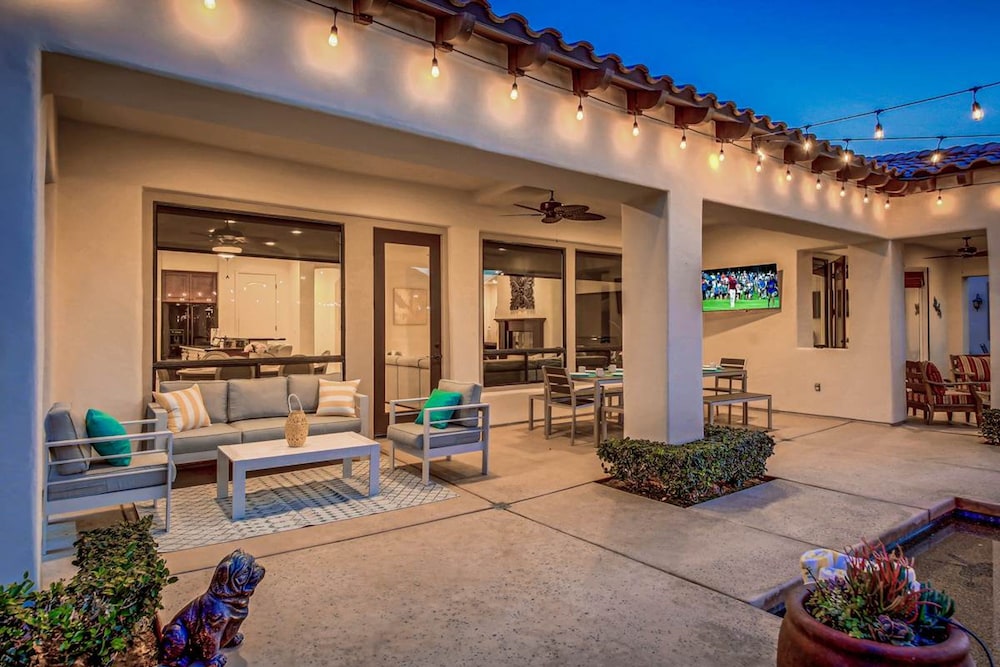 Elegant Desert Oasis Near Coachella Palm Springs