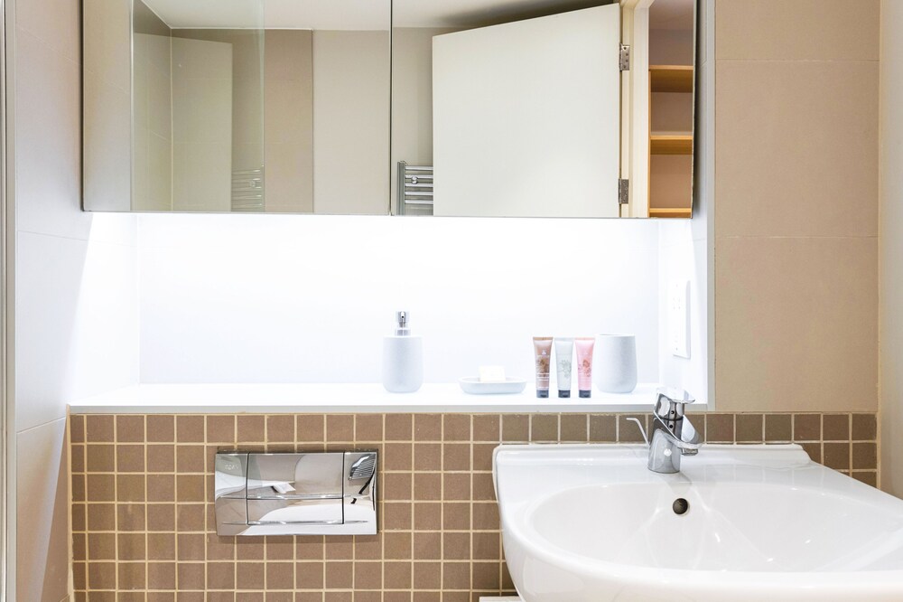 Accomodo London Southbank - Spacious & Elegant Apartments near Big Ben & London Eye