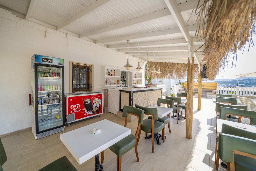 Queen Boutique Hotel - Image 22