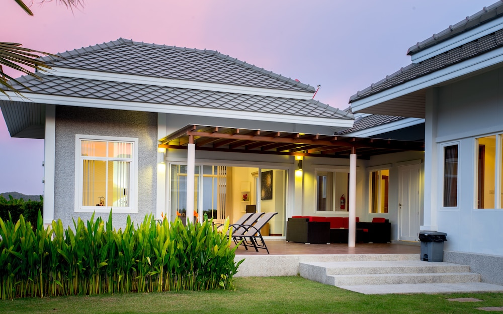 Hotel Black Mountain Resort - Image 1