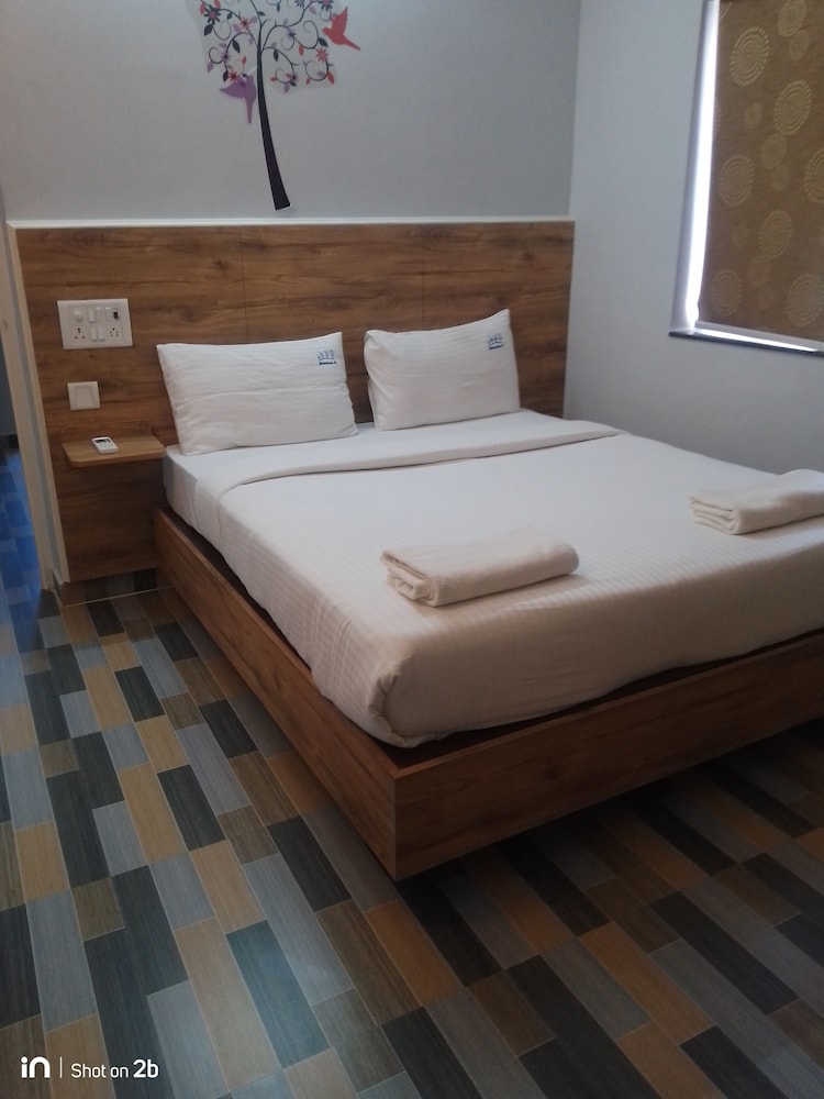Season4 Residences 1-BHK furnished appt