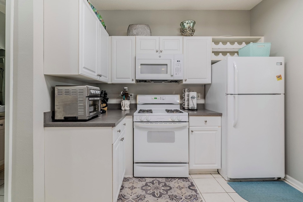 Legacy Villa 2604 - 2 Bedroom 2 Bath With Garage in Beachside Neighborhood